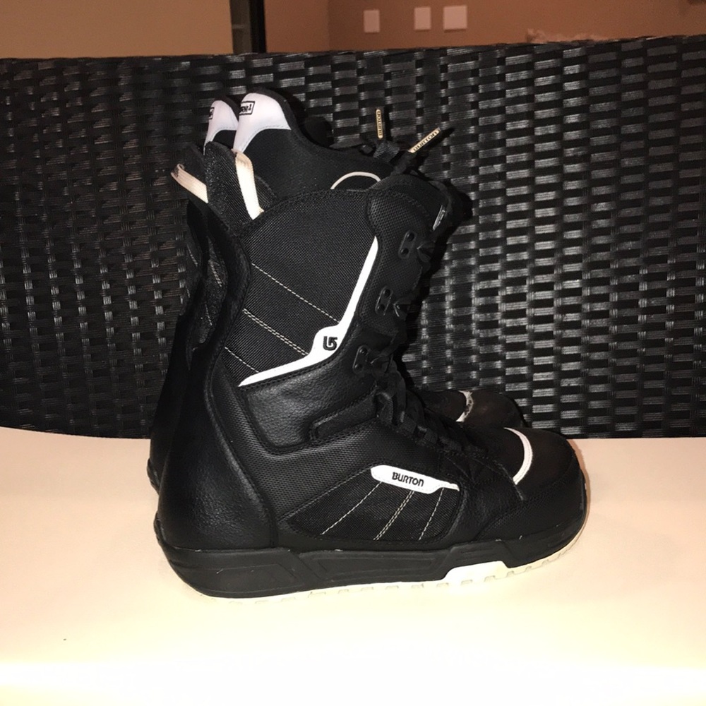 Burton Invader snowboard boot size 11